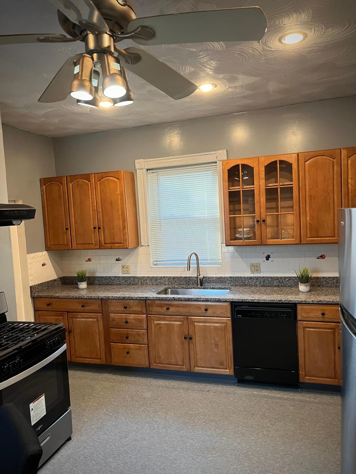 Quiet Two Bedroom In Convenient Location Apartment Boston