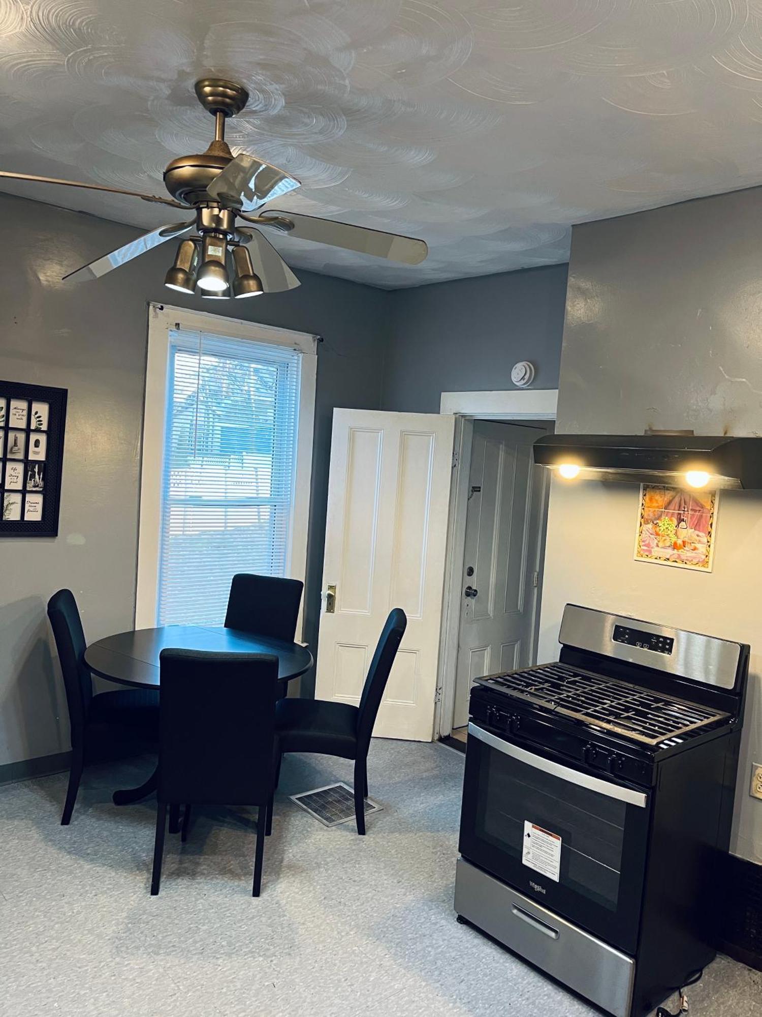Apartment Quiet Two Bedroom In Convenient Location